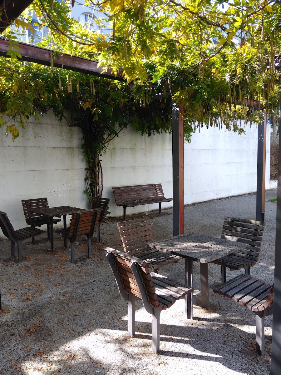 Panitejo Av. Bernardo Santareno - 9